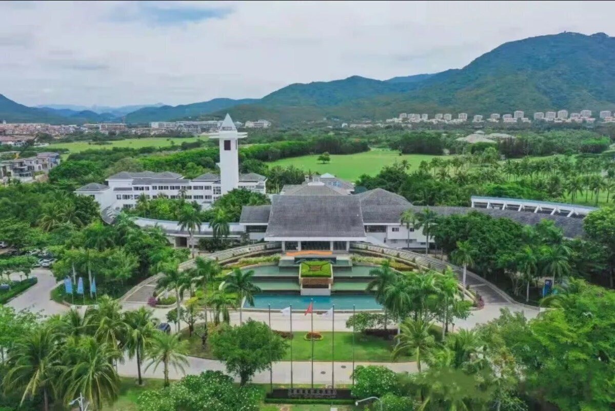 Отель Yalong Bay Golf Resort 4*